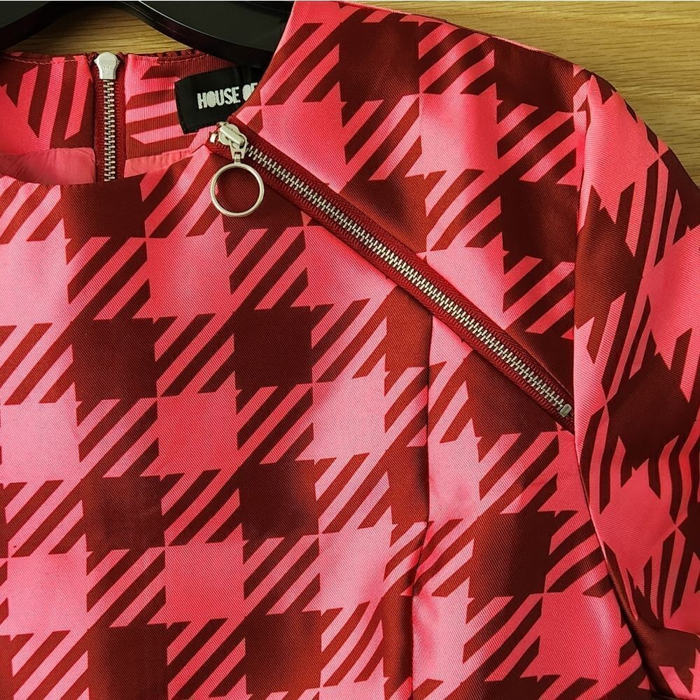 “Bold Houndstooth Zip Mini Dress” - Picture 3 of 6